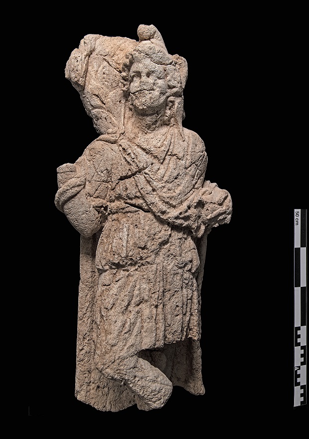 Cautes aus Trier (Foto: GDKE-Rheinisches Landesmuseum/Landesarchäologie Trier). Cautes aus Trier